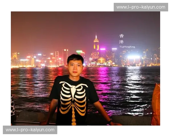 东方明珠与自由灯塔：中国香港与美国的独特魅力碰撞